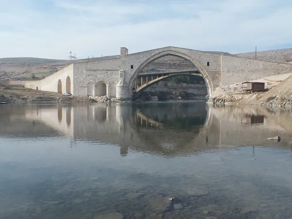 18 yılda 373 tanesi restore edildi! Bakan Karaismailoğlu: Tarihi köprülerimizi turizme kazandırıyoruz