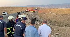 Şarampole yuvarlanan kamyon alev alev yandı!