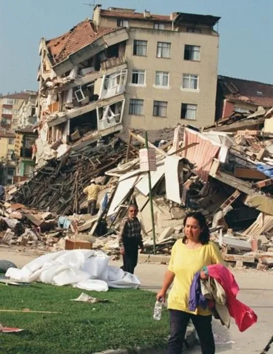 17 Ağustos Marmara Depremi'nin 22. yılı! Acı dolu kareler