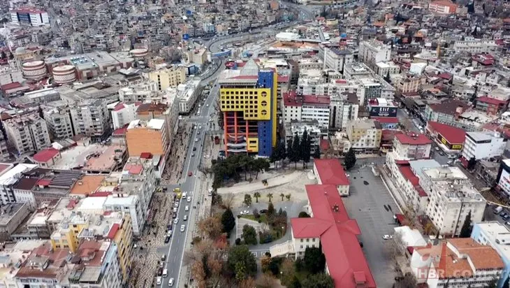 Dünya’nın en saçma binası yıkılıyor! Google’dan bakınca en başta çıkıyordu