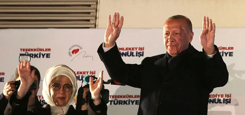 Baskan Erdogan Dan Balkon Konusmasi