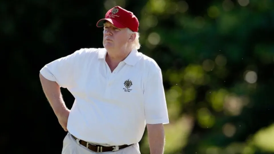 100 bin kişinin coronavirüs nedeniyle öldüğü ABD'de Trump'ın golf keyfi tepki çekti