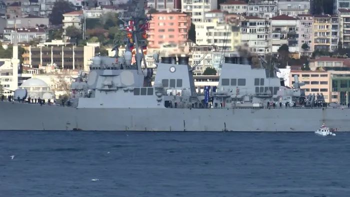 Son dakika: ABD savaş gemisi İstanbul Boğazı’ndan geçti
