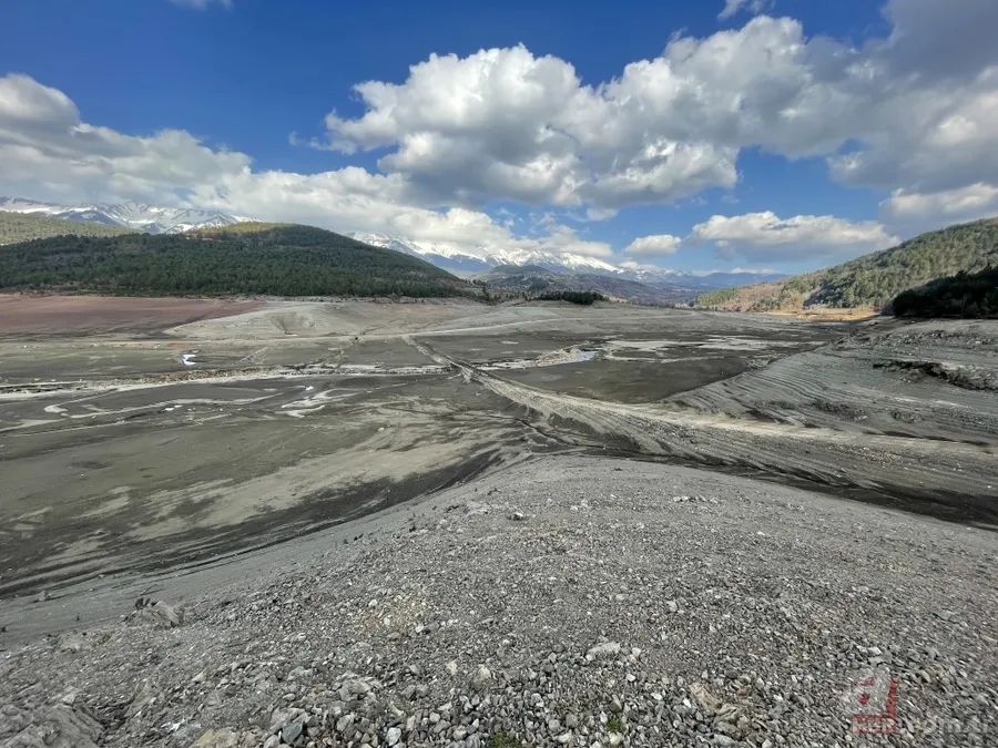 Bursa'nın içme suyu kaynaklarından Nilüfer Barajı kurudu 4