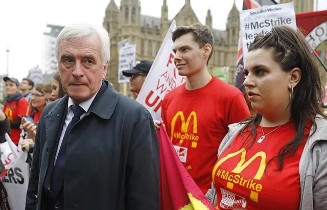McDonald's çalışanları ilk kez greve gitti - 1