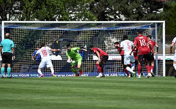 Beşiktaş-Augsburg maçında olay! Şenol Güneş takımı soyunma odasına götürdü