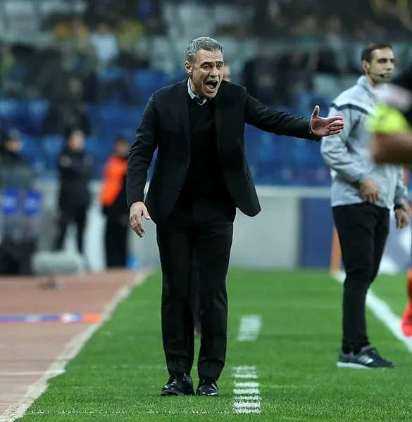 Ersun Yanal 12 oyuncuyu takımda istemiyor