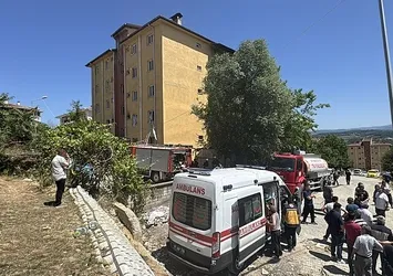 Zonguldak'ta apartmanda patlama! 3'ü ağır 7 yaralı