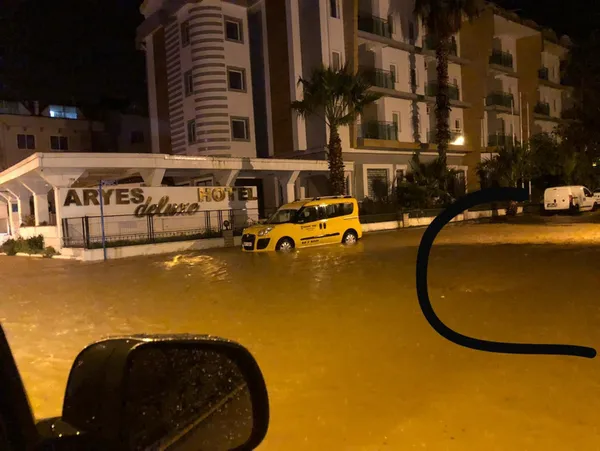 1640927621908.jpg Bozburun sular altında kaldı CHP'li Marmaris Belediye Başkanı Mehmet Oktay keyfini bozmadı! - 4