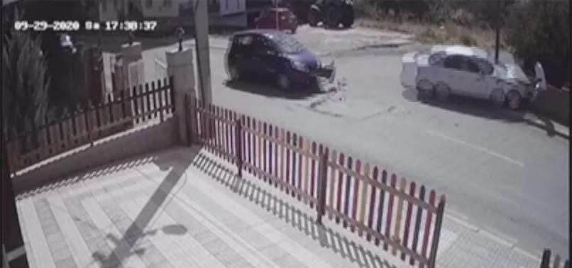 Otomobile ve yayaya çarpıp otomobilin üzerine böyle uçtu