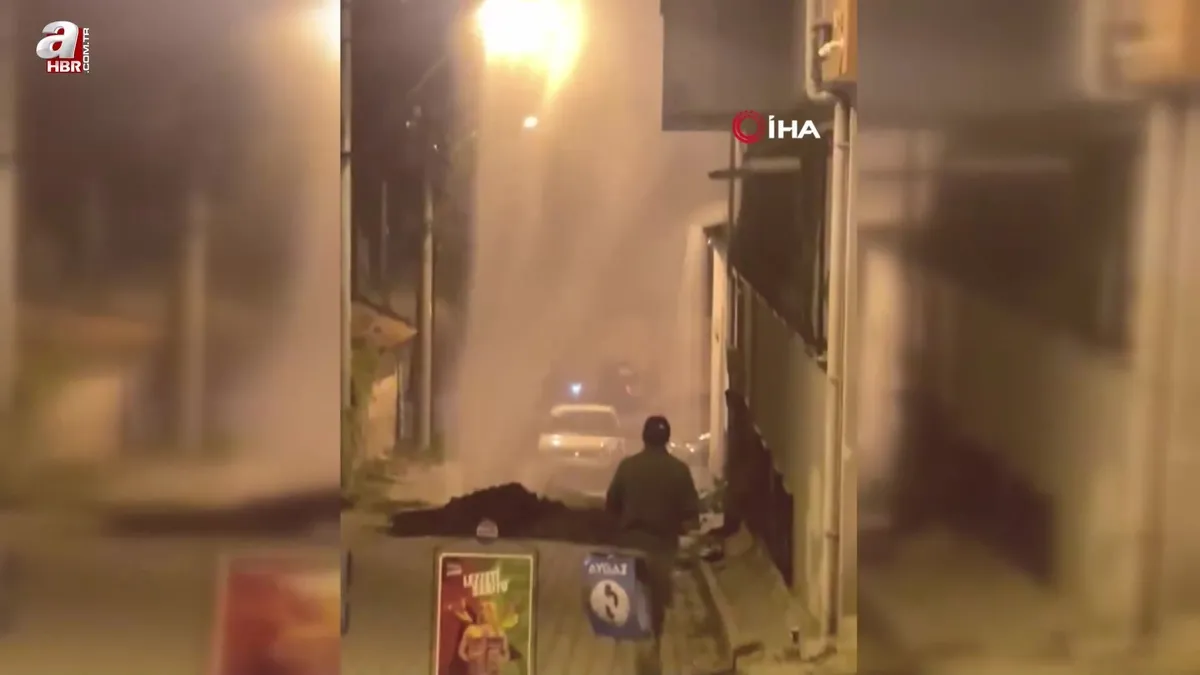 Patlayan borudaki su metrelerce fışkırdı
