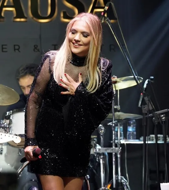 demet-akalindan-yapay-zeka-isyani-urun-tanitimi-yapiyor-benim-agzimla-1775220596852.jpg Demet Akalın’dan "yapay zeka" isyanı: Ürün tanıtımı yapıyor benim ağzımla - 2