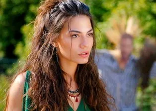 Doğduğun Ev Kaderindir’in Zeynep’i Demet Özdemir makyajsız haliyle hayran bıraktı