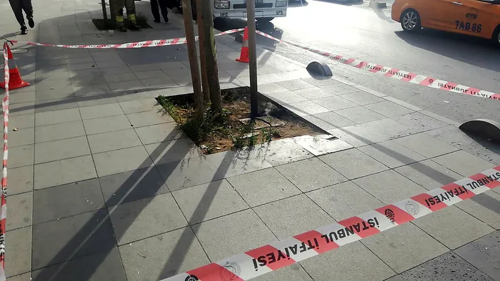 İstanbul'da yeraltından çıkan dumanlar korkuttu - 1
