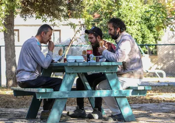 Antalya'da parklar açık hava restoranına döndü