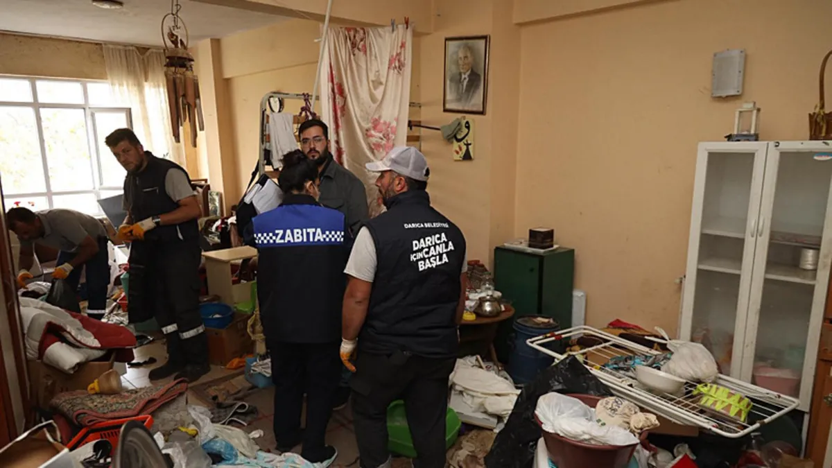 Kocaeli'de şoke eden manzara! Bir evden 2 kamyon çöp çıktı