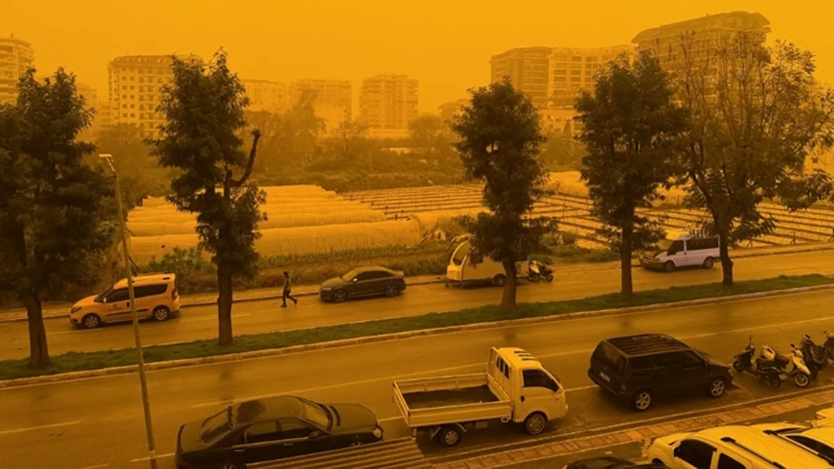 Türkiye genelinde yağış dalgası: Ege üzerinden geliyor! Çöl tozu havayı sardı