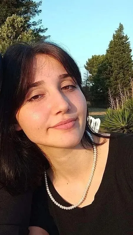 fatihte-vahset-kadinin-kafasini-kestikten-sonra-surlardan-atlayarak-intihar-etti-kan-donduran-vahseti-defterin-1728062549285.jpeg Edirnekapı'da öldürülen İkbal Uzuner (DHA)