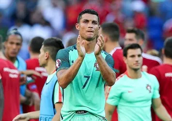 Ronaldo Portekiz'i ipten aldı