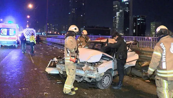 1676161774756.jpg İstanbul'da gece yarısı feci kaza! 2'si ağır 4 yaralı - 2