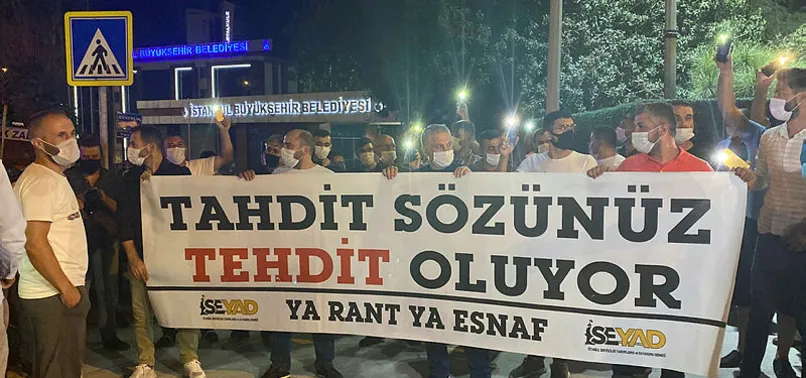 Servisçilerden İmamoğlu’na İBB önünde protesto: Belediye plaka satmak istiyorsa hodri meydan