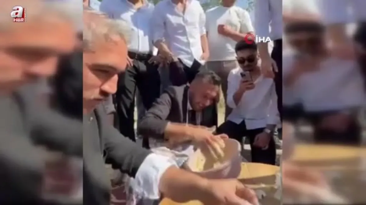 Bolu'da düğün konvoyunda damada hamur yoğurttular