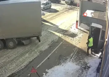Bekçi kulübesine daldı! Fabrika işçisi...