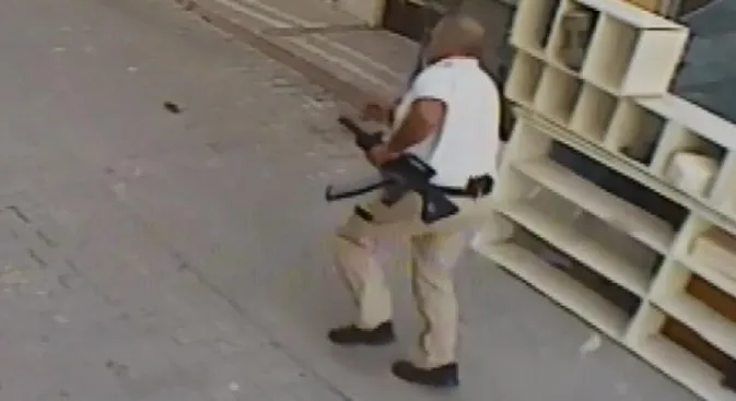 Konya'da dehşet saçan adamın görüntüleri çıktı! Cinayete çift silahla gitmiş - 1
