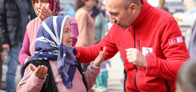 Türkiye omuz omuza! Kızılay kırsal bölgedeki depremzedelere yardımlarını sürdürüyor!