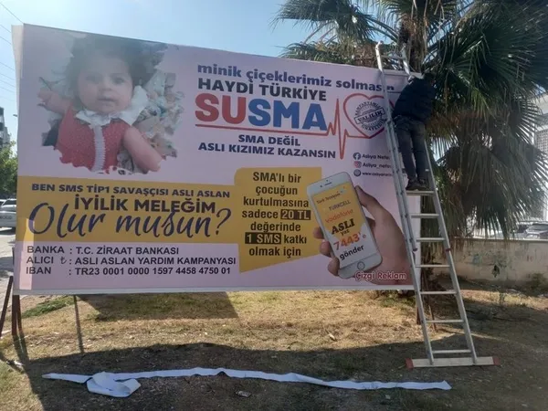 CHP'li Ceyhan Belediyesi'nden vicdanları yakan adım! SMA hastası Aslı bebeğin yardım afişlerini kaldırıp yeni yıl afişlerini astı - 2