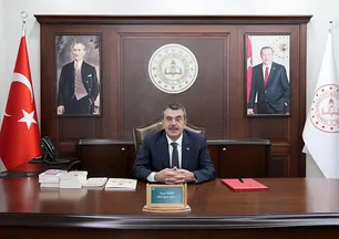 Bakan Yusuf Tekin CHP’nin 'Karnelerden Atatürk fotoğrafı kaldırıldı' iddialası yalanladı