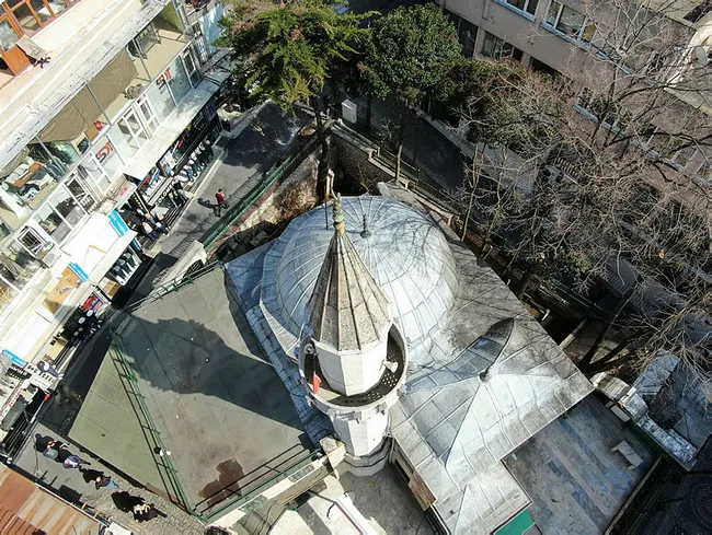 İstanbul’da tarihi Katip Sinan Camii’nin kubbesindeki tabut görüntülendi