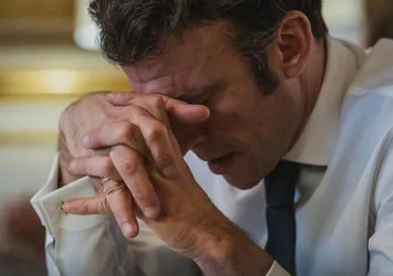 Antalya'daki Rusya-Ukrayna zirvesi Fransa'da gündemi salladı! Cumhurbaşkanı adayı Mélenchon Türkiye'yi örnek gösterdi: Beceriksiz Macron