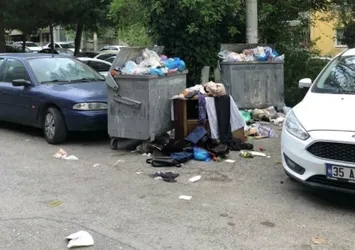 İzmir'de CHP belediyeciliği klasiği! Sokaklar çöp yuvasına döndü
