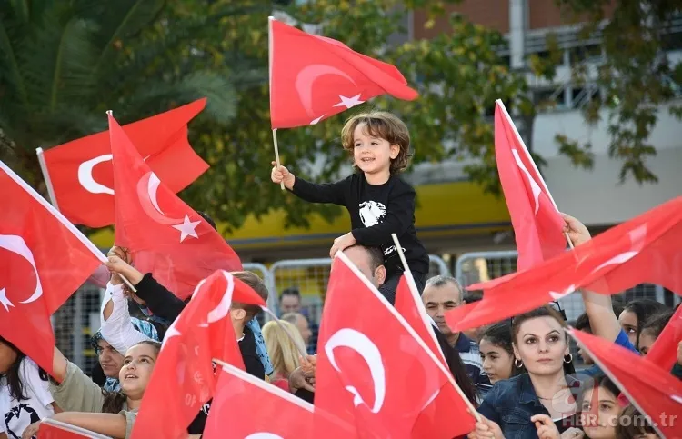 29 Ekim Cumhuriyet Bayramı Mesajları: Cumhuriyet’in 100. Yılına özel en anlamlı, resimli, duygusal, yeni, kısa-uzun, güzel resimli mesajlar… 13