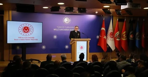 milli-savunma-bakanligindan-gazze-aciklamasi-hem-insani-yardim-hem-tahliye-konusunda-gorev-almaya-hazir-1697707335687.jpeg Milli Savunma Bakanlığından 'Gazze' açıklaması: Hem insani yardım hem tahliye konusunda görev almaya hazır - 2