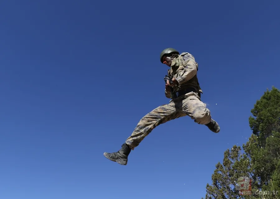 Isparta Eğirdir Dağ Komando Okulu ve Eğitim Merkezi Komutanlığı'nda zorlu eğitim 19