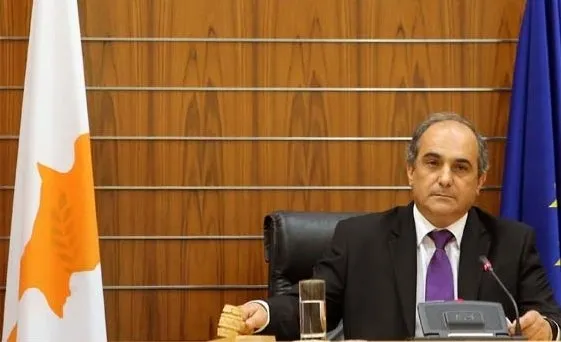 Güney Kıbrıs'ı sarsan skandal! Yatırım karşılığı pasaport şebekesinin başı meclis başkanı çıktı - 1