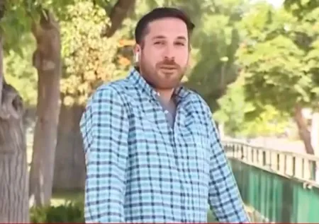 Muhabirin kulaklığını papağan çaldı! O anlar kameraya yansıdı