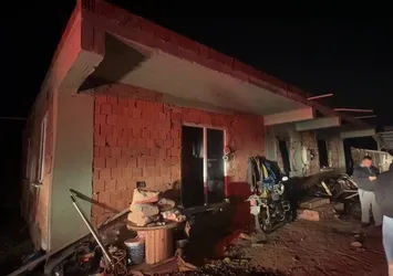 Kaynar suya benzin dökülen evde patlama