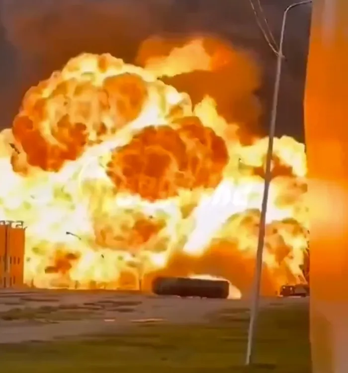 Çeçenistan Grozni’de benzin istasyonunda büyük patlama: Alevler gökyüzünü kapladı