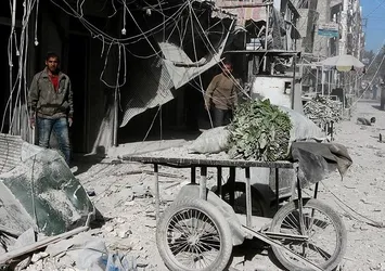 Halep'te pazar yerine hava saldırısı: 10 ölü