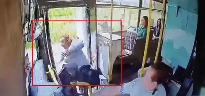 Kapısı açık halde seyir eden otobüsten düştü! Şoförün direksiyon başında ki rahatlığı dikkat çekti