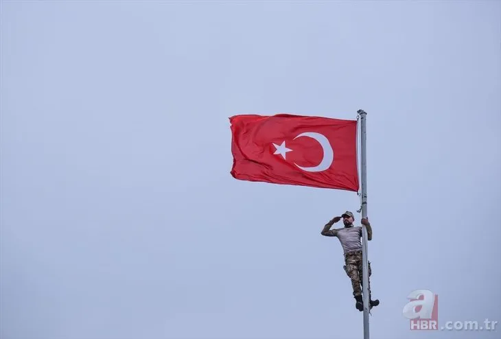 Kars’ta 2 bin 100 rakımda Türk bayrağı dalgalandırıldı