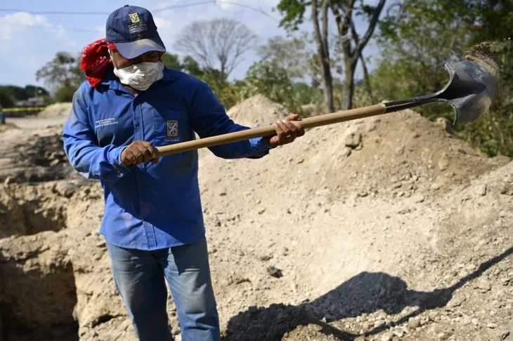 El Salvador’da corona virüs şoku! Toplu mezarlar açtılar...