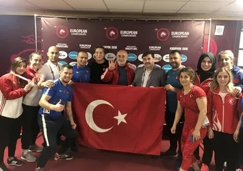 Kadın güreşçilerden tarihi başarı