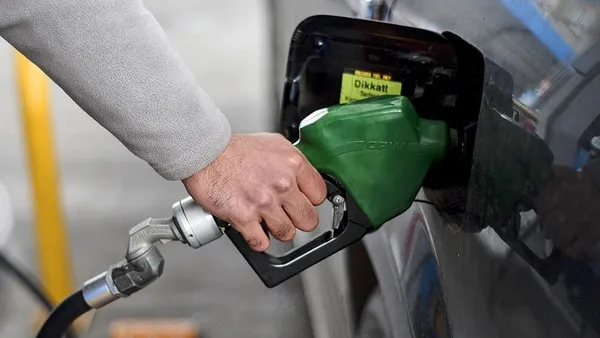 son-dakika-benzin-ve-lpgye-zam-geliyor-bu-geceden-itibaren-gecerli-olacak-guncel-akaryakit-fiyatlari-1667486260357.jpg Akaryakıtta benzin ve LPG'ye zam geldi | Güncel akaryakıt fiyatları - 4