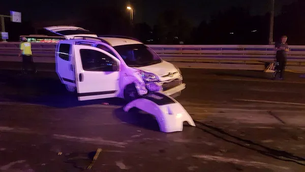 Avcılar'da yakıt tankeri devrildi - 1