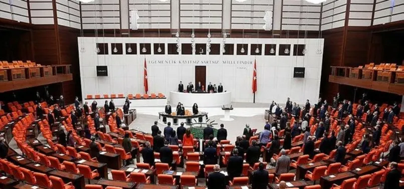 Geçen hafta hayatını kaybeden Markar Esayan için TBMM Genel Kurulunda saygı duruşu