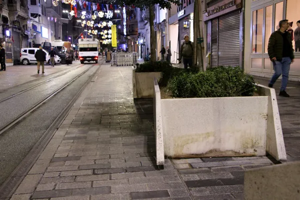 Son dakika: İstiklal Caddesi’ndeki hain saldırı sonrası dikkat çeken detay: Gece yarısı hepsi kaldırıldı